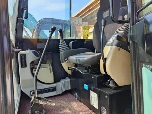 Used Cat 305 used excavator - Image 2