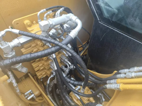 Used caterpillar 307 excavator - Image 3