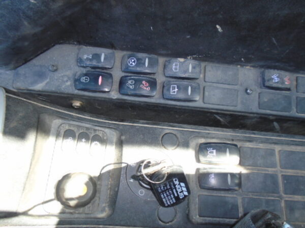 USED JCB JS220LCT4 2014 - Image 7