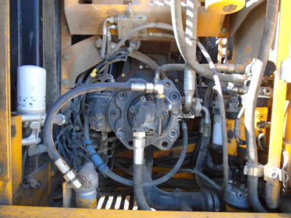 USED JCB JS220LCT4 2014 - Image 8