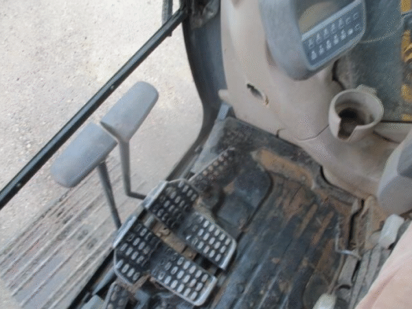 Used Deere 135DX Excavator - Image 6