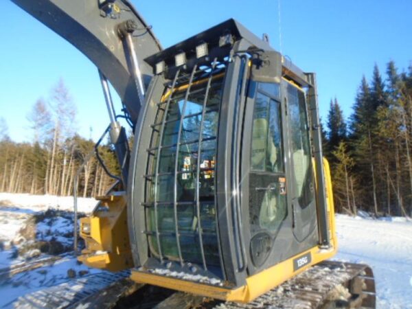 Used Deere 135G 2021 - Image 2