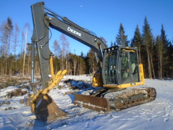 Used Deere 135G 2021 - Image 10