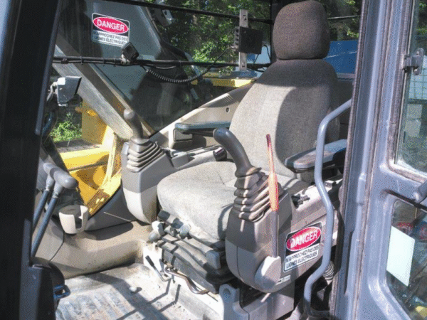 Used Deere 270D LC Excavator - Image 4