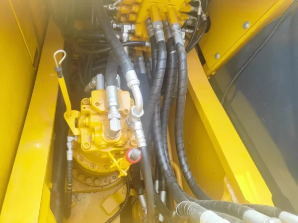 Used Komatsu PC160 Excavator - Image 5