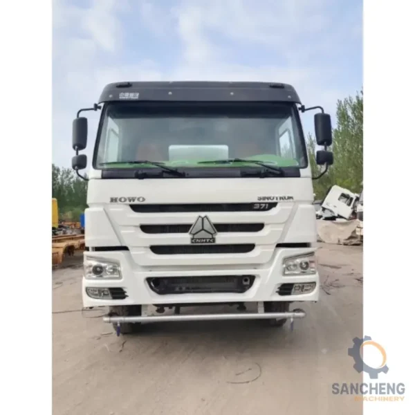 Used SINOTRUCK HOWO 6x4 Water Tanker - Image 9