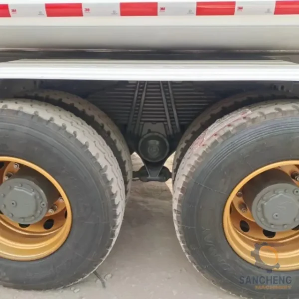 Used SINOTRUCK HOWO 6x4 Water Tanker - Image 6