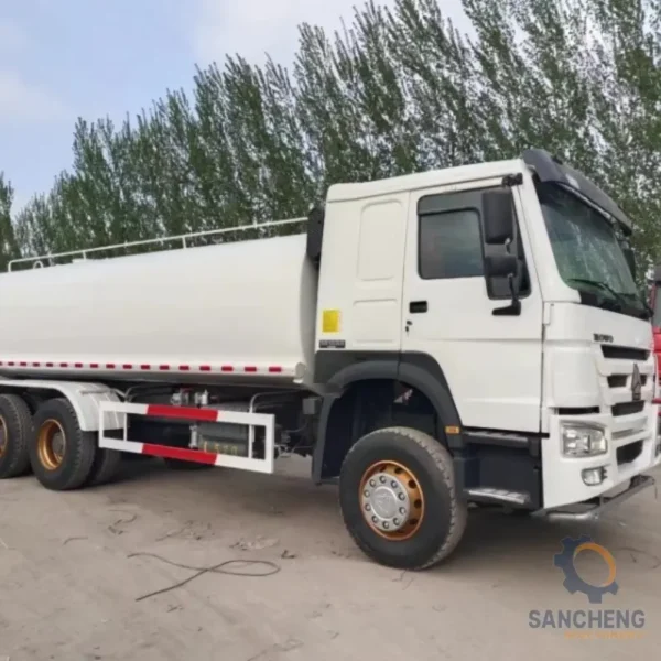 Used SINOTRUCK HOWO 6x4 Water Tanker - Image 11