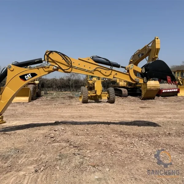 Used Caterpillar 420F2 Backhoe loader - Image 2