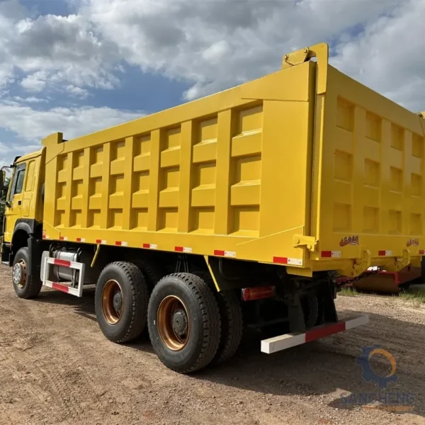 Used SINOTRUCK HOWO 6X4 Dump Truck - Image 6