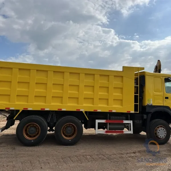 Used SINOTRUCK HOWO 6X4 Dump Truck - Image 8