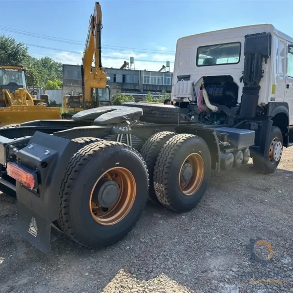Used SINOTRUCK HOWO 6X4 Truck - Image 2
