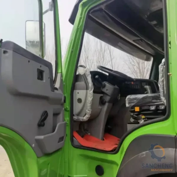 Used 6x4 Dump Truck SINOTRUCK HOWO - Image 2