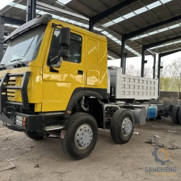 Used SINOTRUK HOWO 8x4 Truck Chassis - Image 8